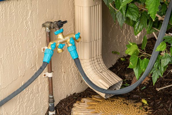 Restored Aqua Joe AJ-FS4W Solid Brass 4-Way Splitter, Swivel Faucet Connector, Individual On/Off Valves (Refurbished) - Image 3